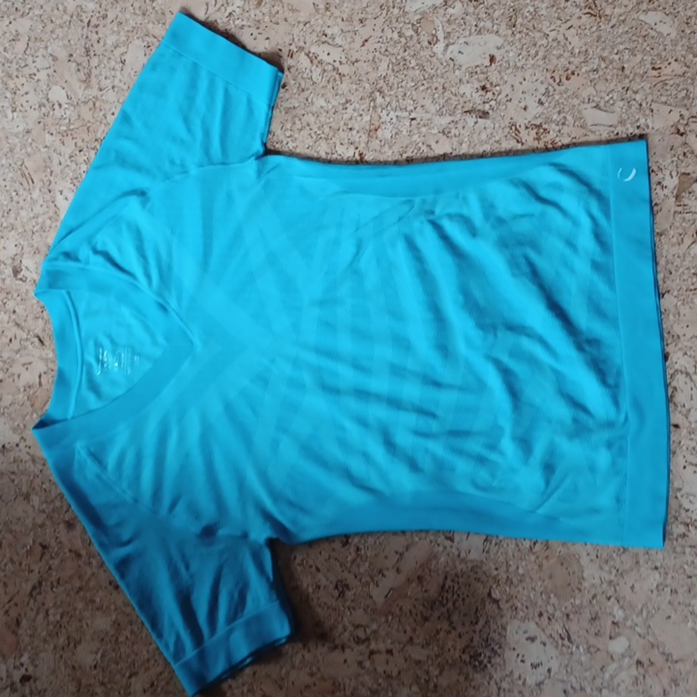 Climawear short sleeve base layer/workout shirt size L/XL NWOT